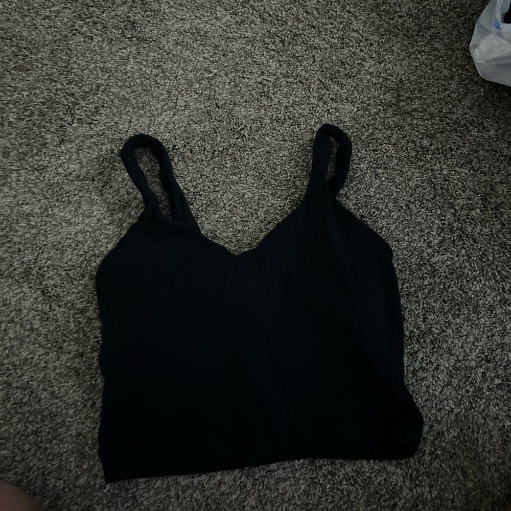 black lululemon tank